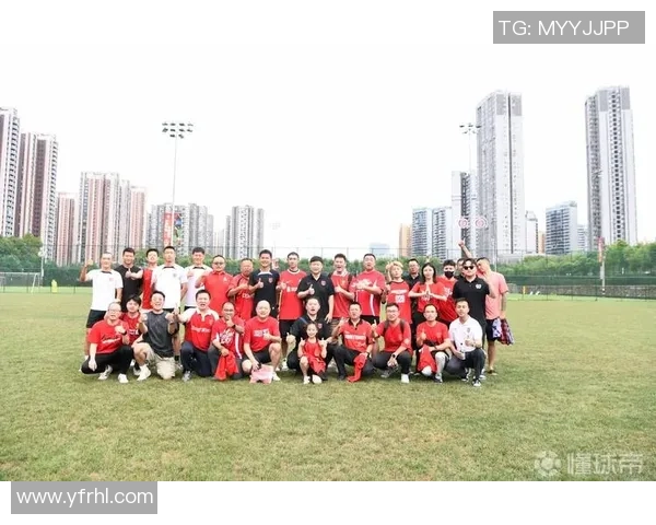 足球场内是否可以与球星合影留念 如何正确尊重球员隐私与行为规范