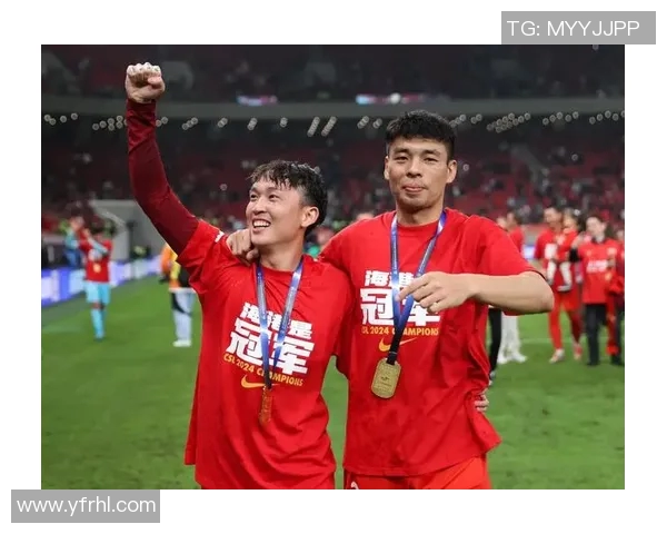 足球巨星经典模仿瞬间盘点展现球场内外的独特魅力与欢乐